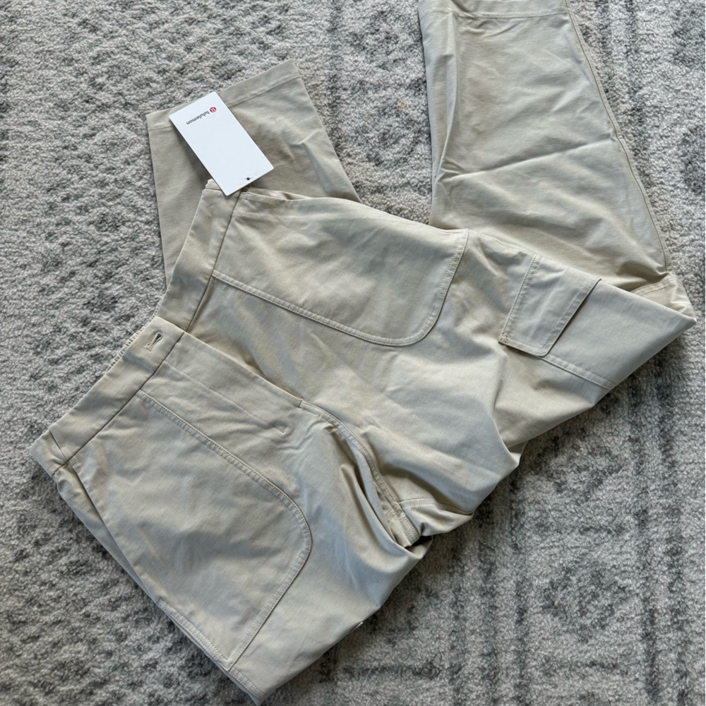 NWT lululemon light utilitech tech cargo pocket HR pants
